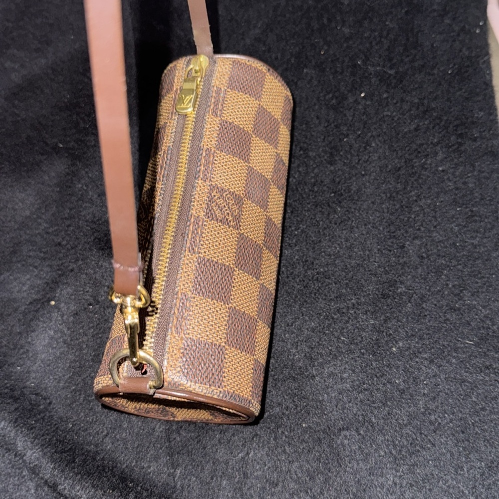 Women’s or Men's Louis Vuitton Damier Ebene pochette Papillon! With COA 10/10!🔥 - Picture 6 of 16
